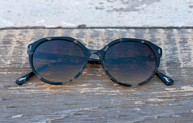 Topanga in Peppercorn - polarized